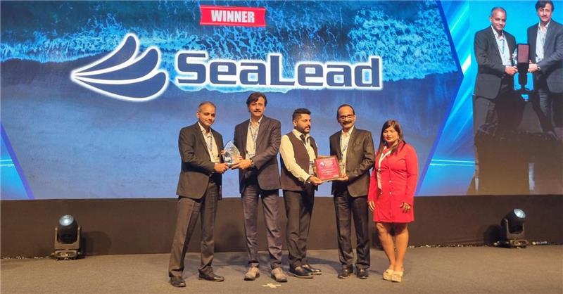 SeaLead receiving the Fastest Growing Shipping Line of the Year award.